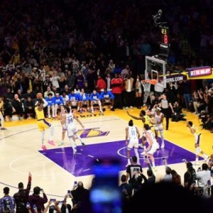 开云体育官网-历史之夜再度遭遇“里程悲” 留给湖人的时间不多了